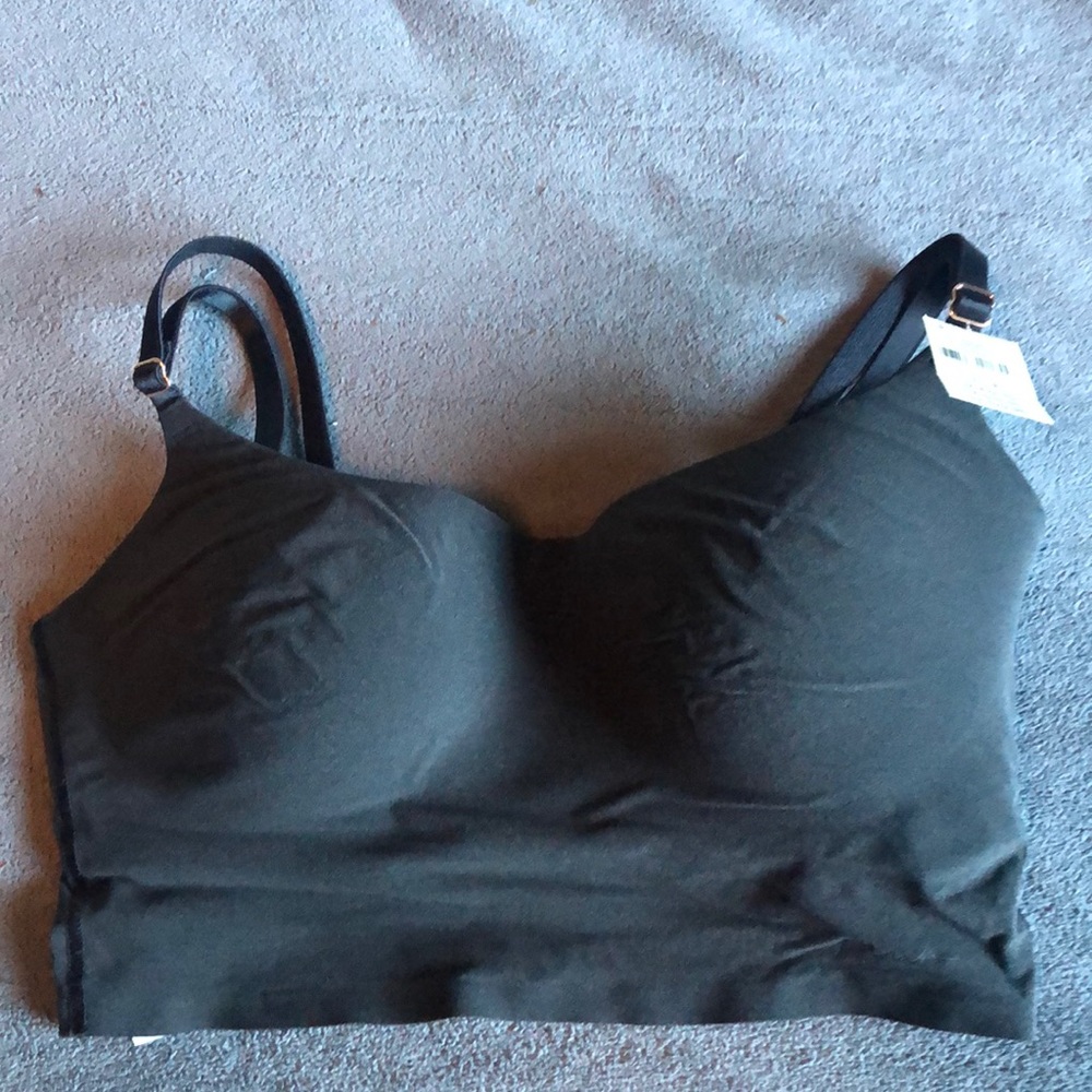 NWT Victoria Secret lightly padded Brallet.
